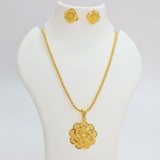 Elegant Forming Chain Pendant Set